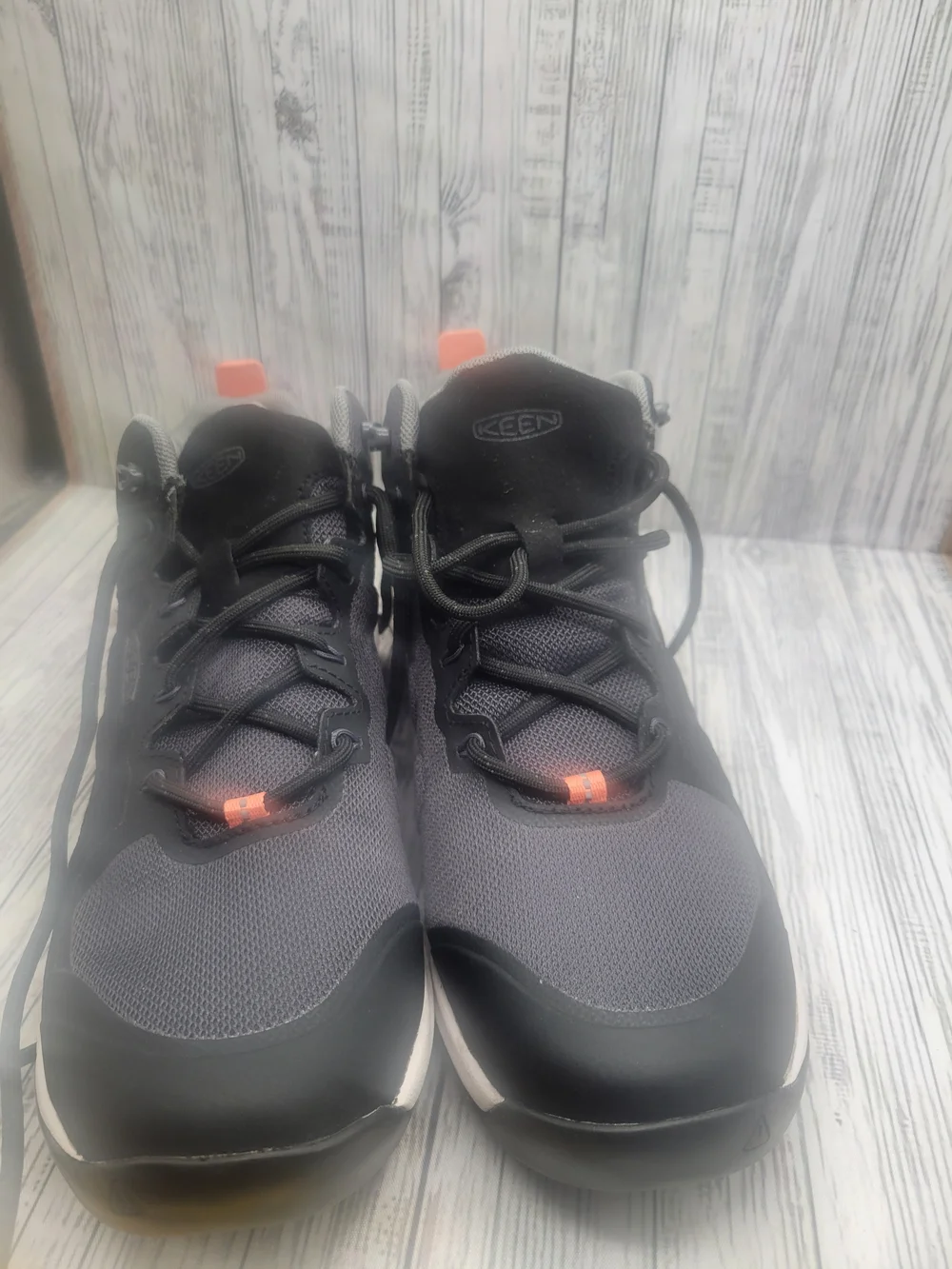 Keen Women's Athletic Hiking/Tennis Shoes Size 9.5 - Never Worn